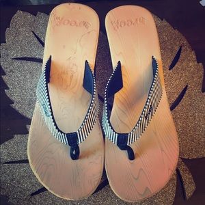Reef y strap wedge sandals size 10